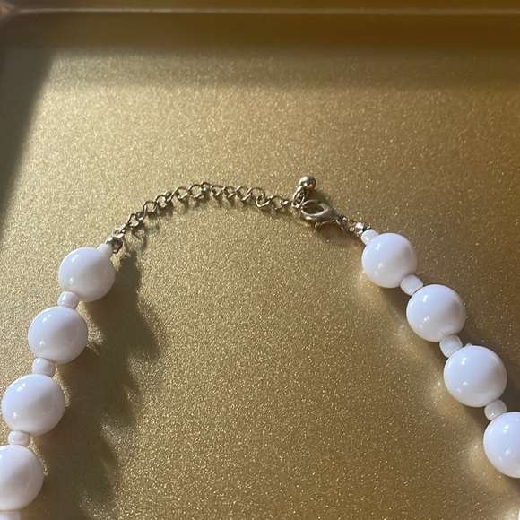 Vintage White Beaded Choker Necklace - Picture 2 of 4